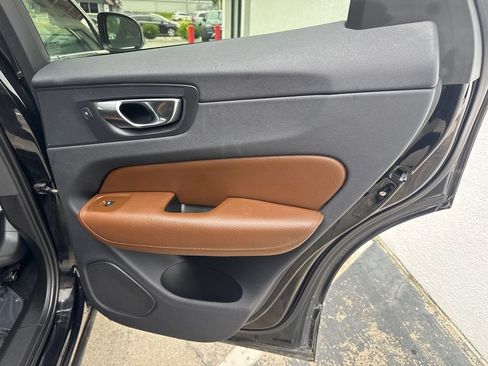 Used 2018 Volvo XC60 T5 Momentum w/ Vision Package AWD/4WD image 21