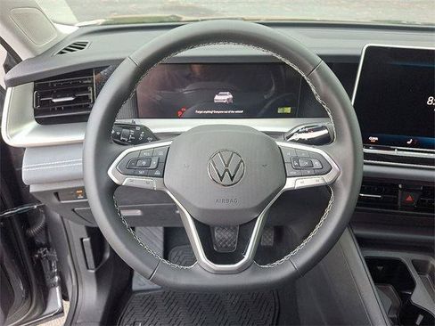 New 2025 Volkswagen Tiguan SE image 17