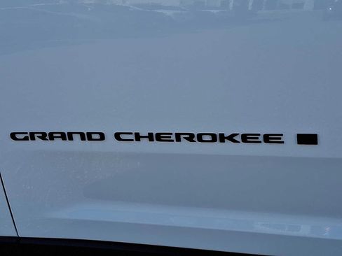 New 2025 Jeep Grand Cherokee L Laredo image 19