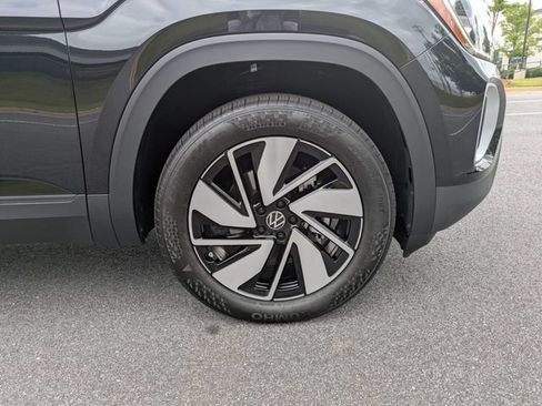 Certified 2026 Volkswagen Atlas SE FWD image 11