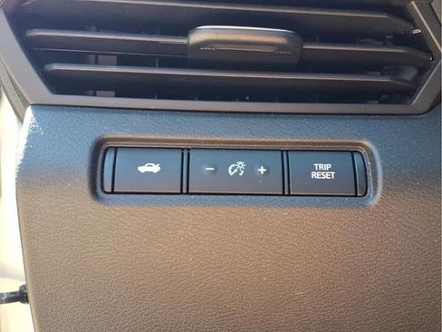 Used 2024 Nissan Altima 2.5 SV FWD image 15