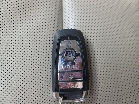 Used 2021 Lincoln Corsair w/ Equipment Group 101A image 32