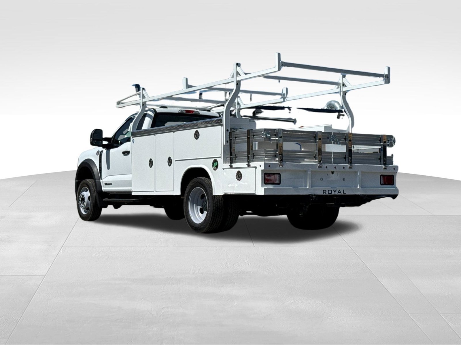 Used 2024 Ford F550 2WD Regular Cab Super Duty image 5