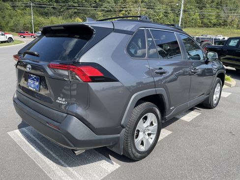 Used 2020 Toyota RAV4 XLE image 5