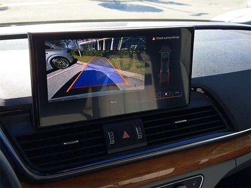 Used 2022 Audi Q5 2.0T Premium w/ Convenience Package image 13