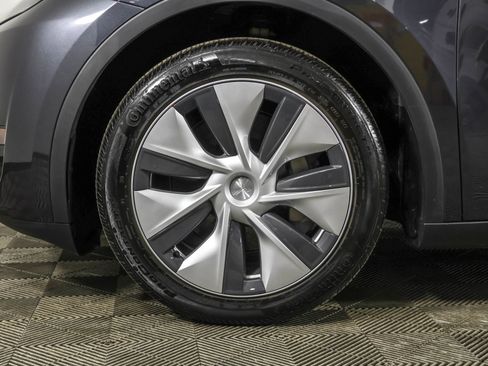 Used 2024 Tesla Model Y Long Range image 22