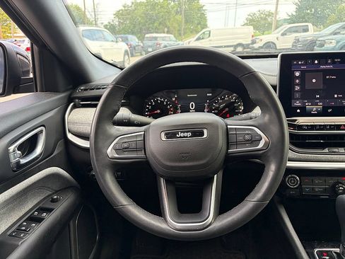 Used 2023 Jeep Compass Latitude w/ Convenience Group AWD/4WD image 8