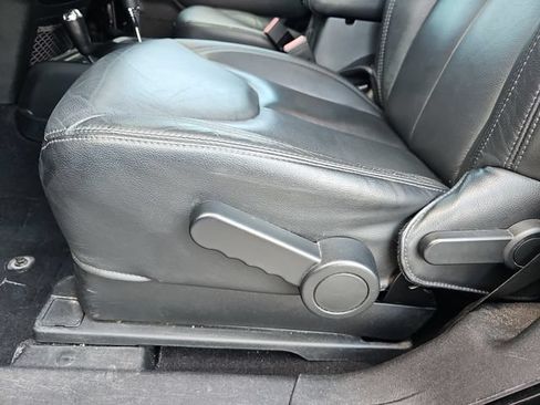 Used 2018 Jeep Wrangler Sahara AWD/4WD image 17