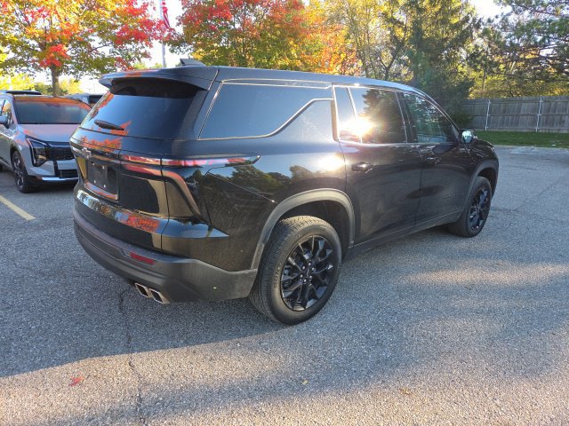 Used 2024 Chevrolet Traverse LS w/ Midnight/Sport Edition FWD image 5
