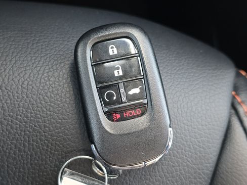 Used 2023 Honda Pilot TrailSport image 27