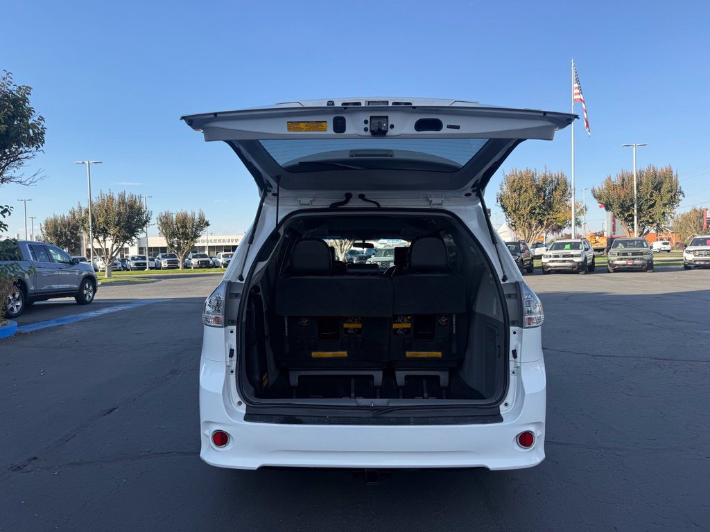 Used 2011 Toyota Sienna SE w/ Preferred Pkg FWD image 15