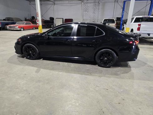 Used 2021 Toyota Camry SE image 7