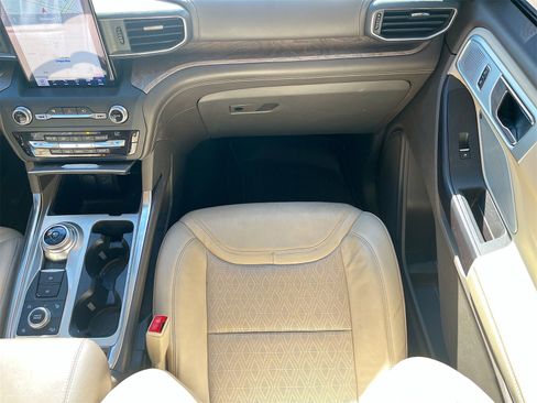 Used 2020 Ford Explorer Platinum w/ Premium Technology Package image 25
