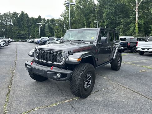 Used 2025 Jeep Wrangler Unlimited Rubicon AWD/4WD image 5