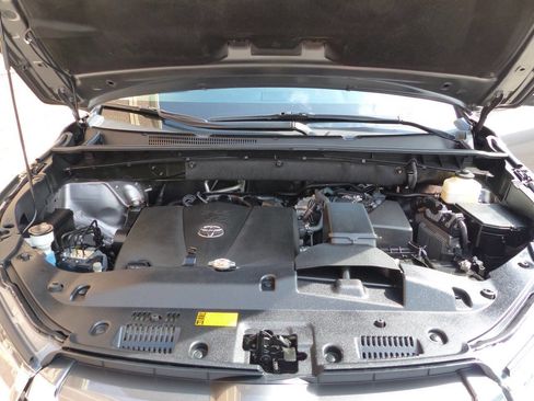 Used 2019 Toyota Highlander FWD V6 image 25