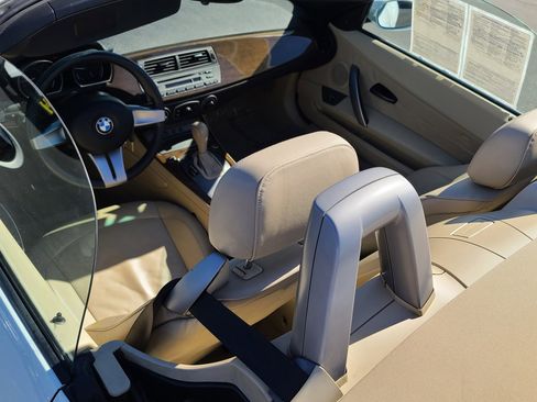 Used 2003 BMW Z4 2.5i image 16
