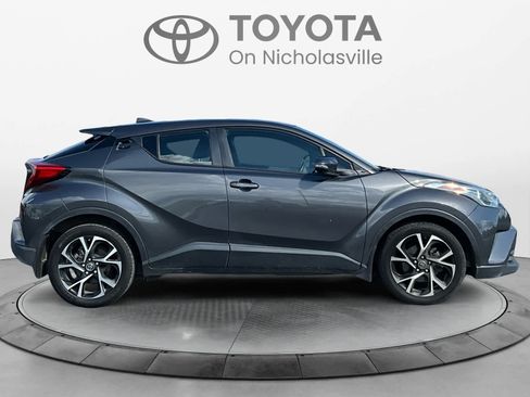 Used 2019 Toyota C-HR XLE FWD image 5