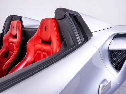 Used 2019 Ferrari 488 Spider RWD image 15