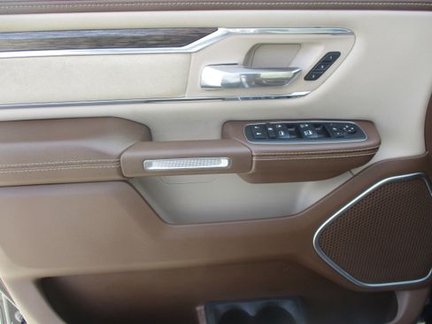 Used 2019 RAM 1500 Laramie image 41