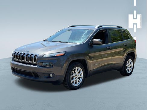 Used 2015 Jeep Cherokee Latitude w/ Trailer Tow Group FWD image 2