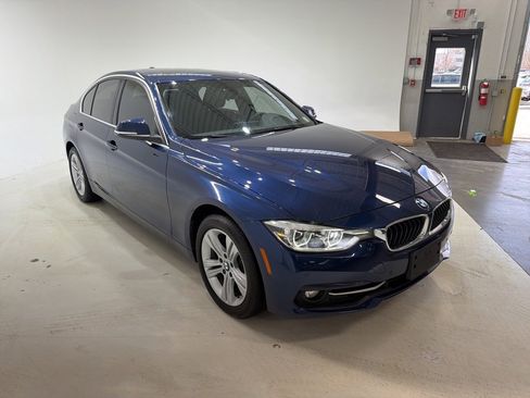 Used 2018 BMW 330i xDrive Sedan w/ Convenience Package image 4