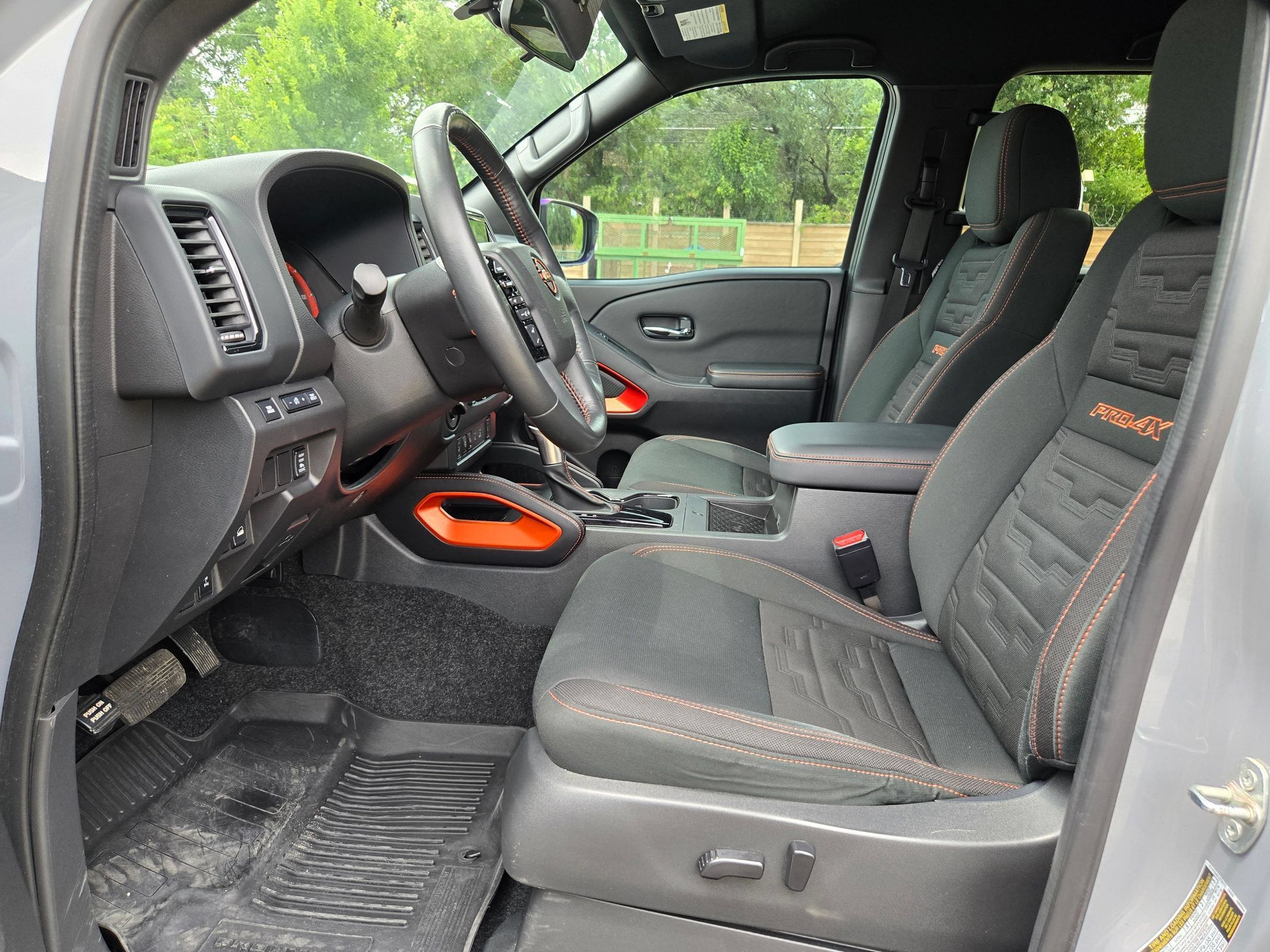 Used 2023 Nissan Frontier PRO-4X w/ Pro Convenience Package AWD/4WD image 9