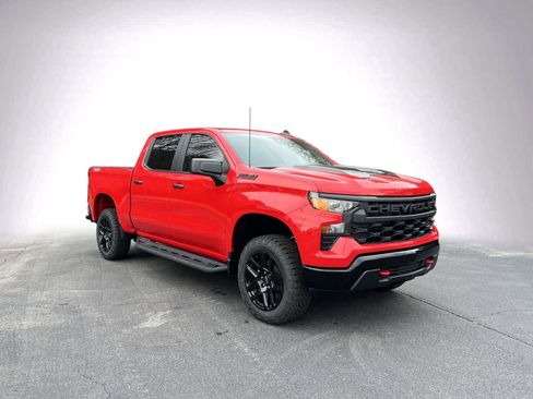 Used 2026 Chevrolet Silverado 1500 Custom Trail Boss w/ LPO, Dark Essentials Package image 2