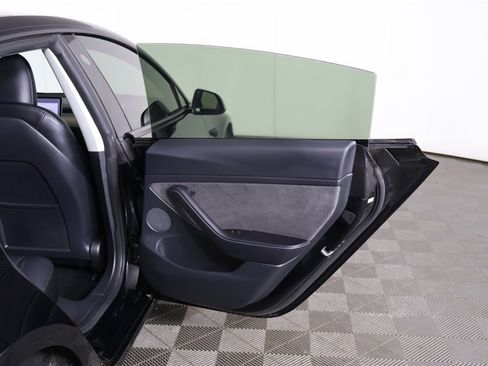 Used 2023 Tesla Model 3 Standard Range image 25