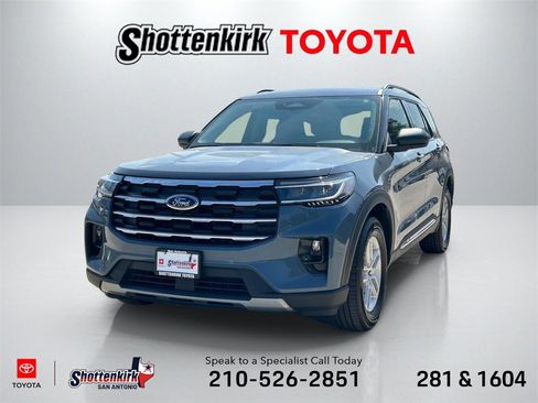 Used 2025 Ford Explorer Active w/ Active Comfort Package image 1