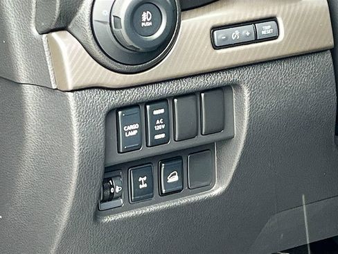 Used 2024 Nissan Titan PRO-4X w/ Pro-4x Convenience Package AWD/4WD image 10