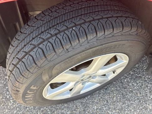 Used 2011 Toyota RAV4 4WD w/ Base L4 Extra Value Pkg image 5