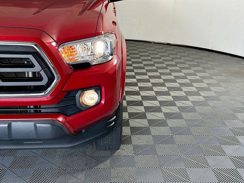 Used 2022 Toyota Tacoma SR5 RWD image 9