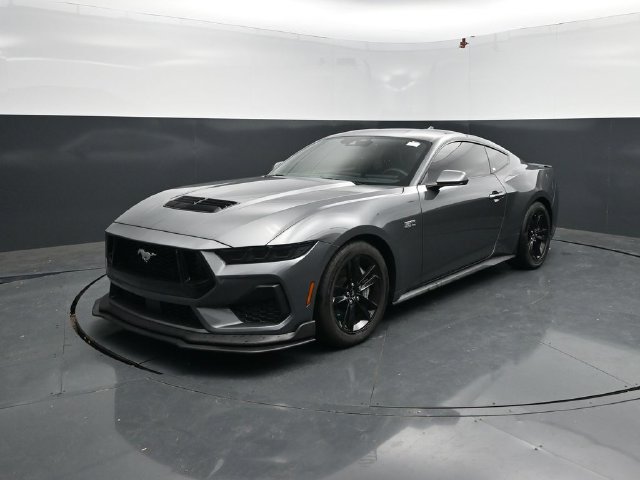 Used 2025 Ford Mustang GT RWD image 4