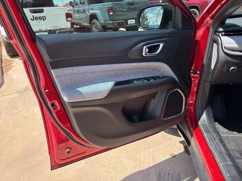 New 2025 Jeep Compass Sport image 13