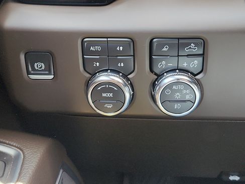 Used 2023 GMC Sierra 1500 Denali w/ Denali Reserve Package AWD/4WD image 11