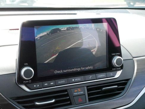 Used 2024 Nissan Altima 2.5 SV FWD image 30
