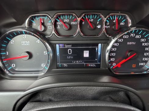 Used 2018 Chevrolet Suburban LT image 11