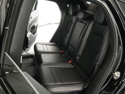 Used 2023 Porsche Cayenne Platinum Edition AWD/4WD image 46