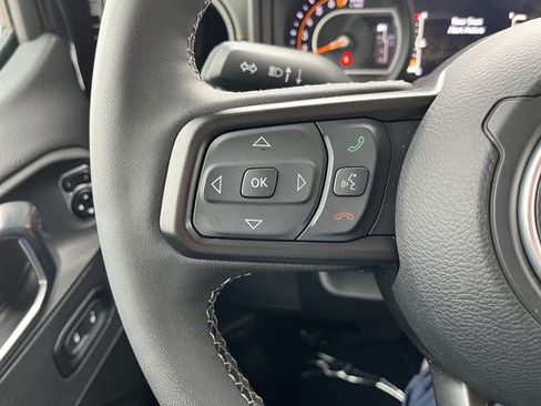 Used 2025 Jeep Gladiator Mojave AWD/4WD image 22