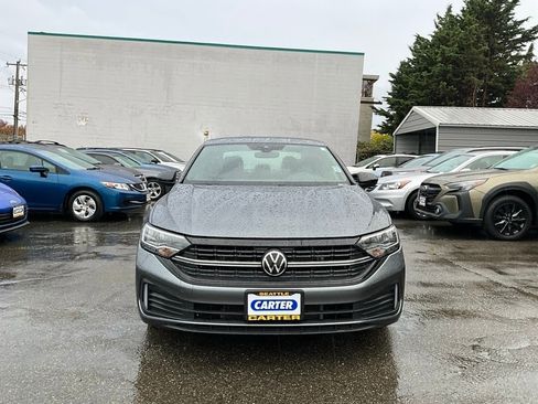 Used 2023 Volkswagen Jetta Sport image 2