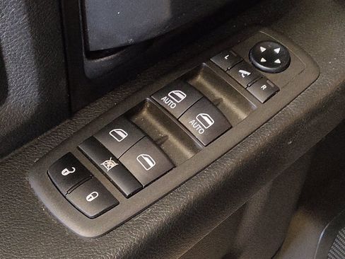 Used 2018 RAM 1500 Express image 27