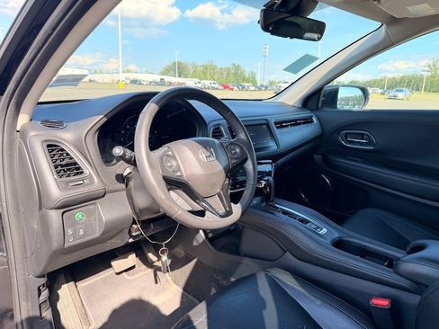 Used 2019 Honda HR-V Touring image 11