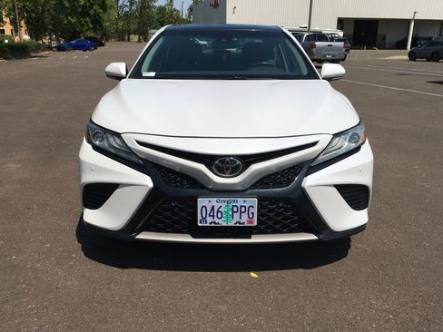 Used 2018 Toyota Camry XSE FWD image 9