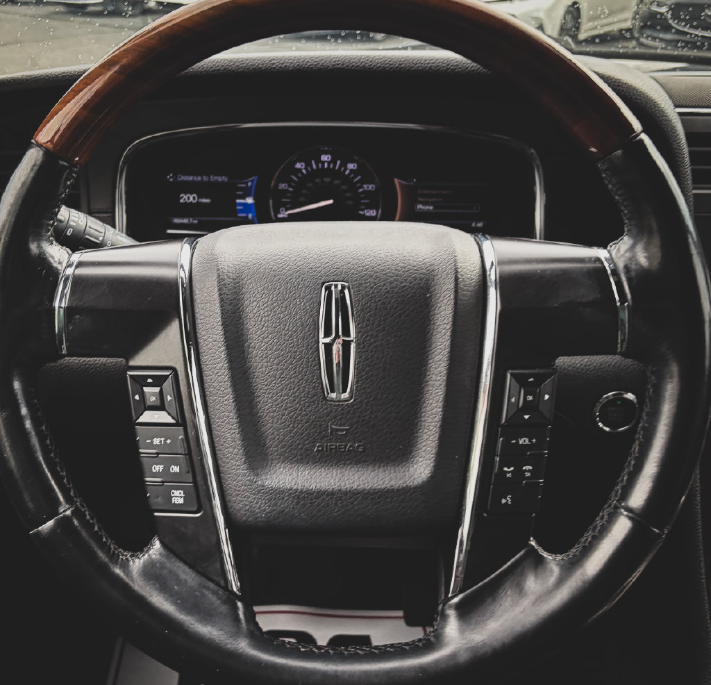 Used 2016 Lincoln Navigator L Select AWD/4WD image 12