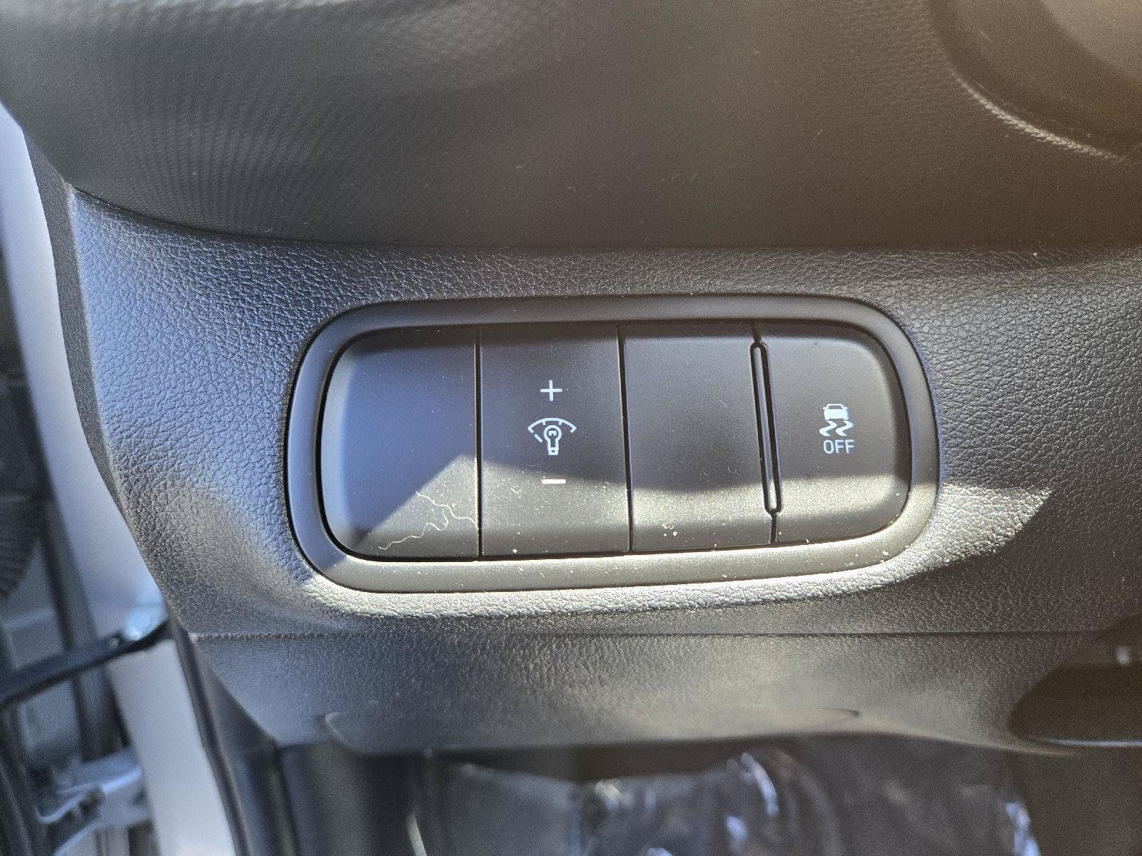 Used 2023 Hyundai Venue SEL FWD image 14