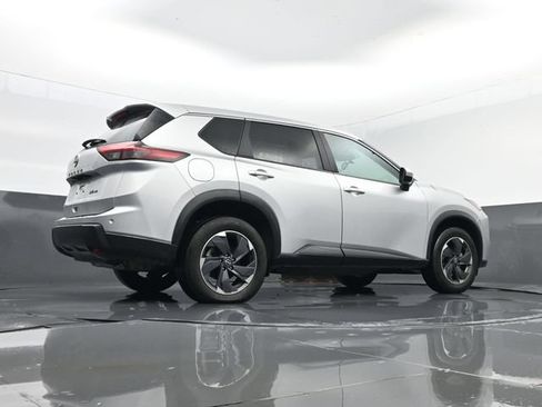 Used 2024 Nissan Rogue SV AWD/4WD image 23