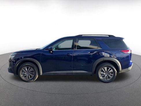 Used 2025 Nissan Pathfinder SV image 9