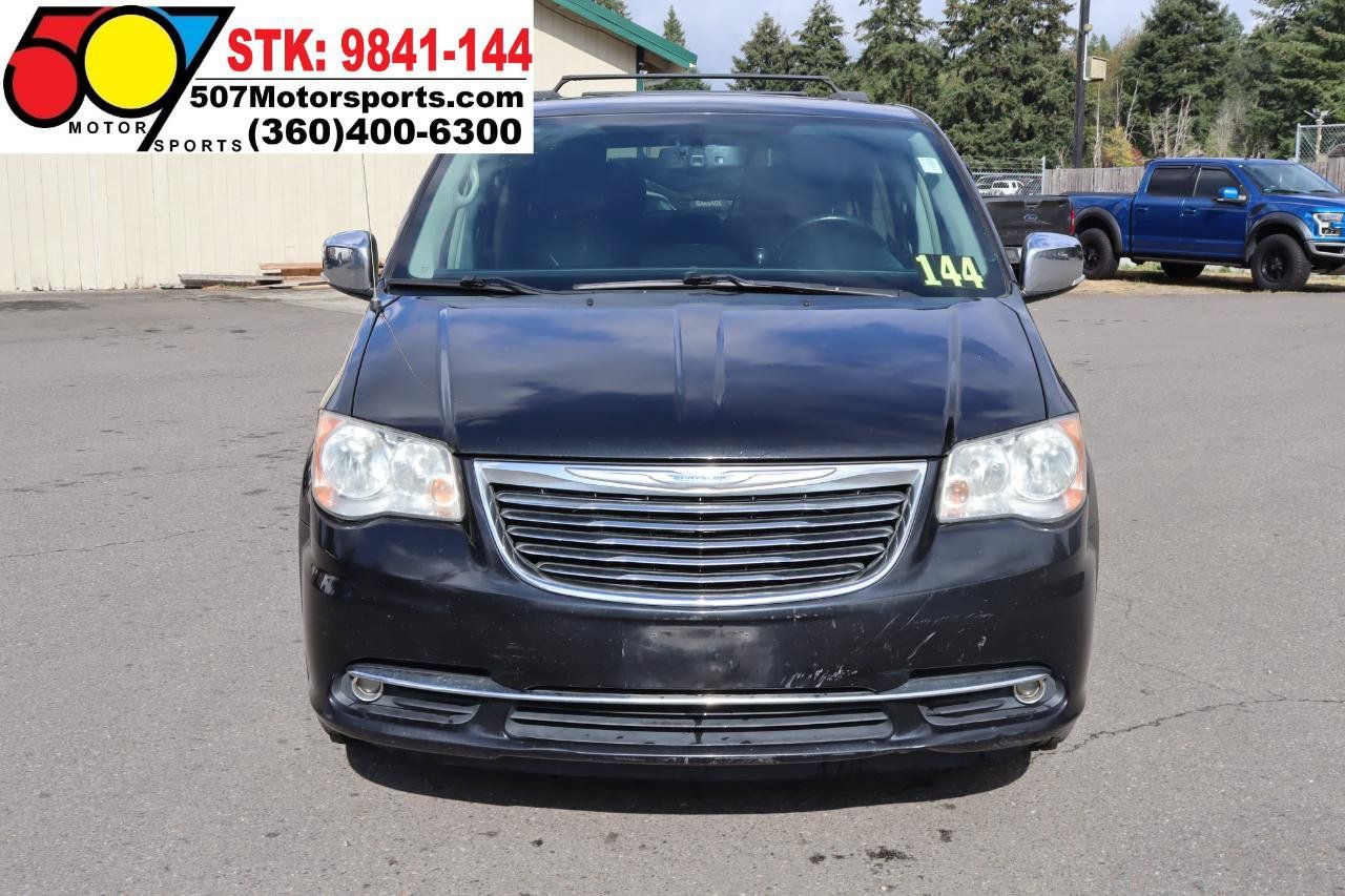 Used 2014 Chrysler Town & Country Touring-L FWD image 11