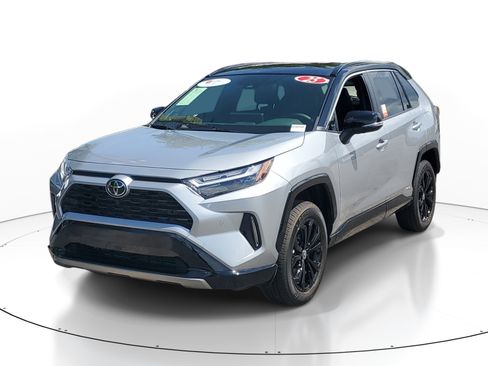 Used 2025 Toyota RAV4 XSE w/ Advanced Technology Package AWD/4WD image 3