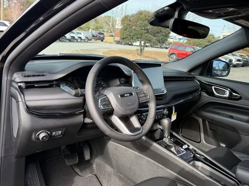 New 2026 Jeep Compass Latitude image 16